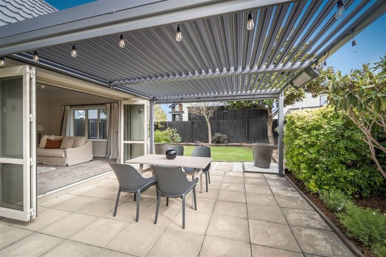 Photo of property in 43 Memorial Avenue, Ilam, Christchurch, 8053