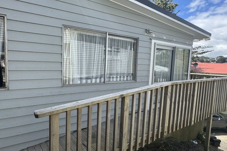 Photo of property in 8 Gahagan Way, Newlands, Wellington, 6037