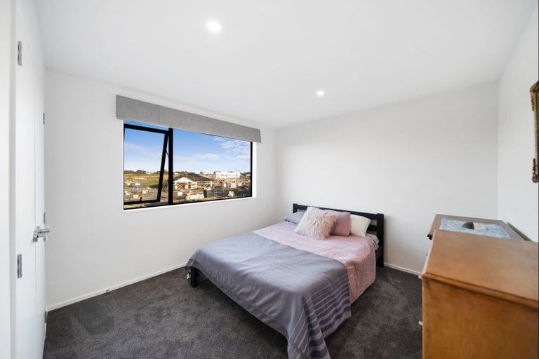 Photo of property in 11 Koiora Road, Clarks Beach, 2122