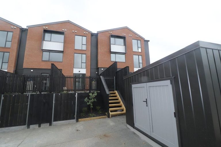 Photo of property in 34 Hobsonville Point Road, Hobsonville, Auckland, 0616