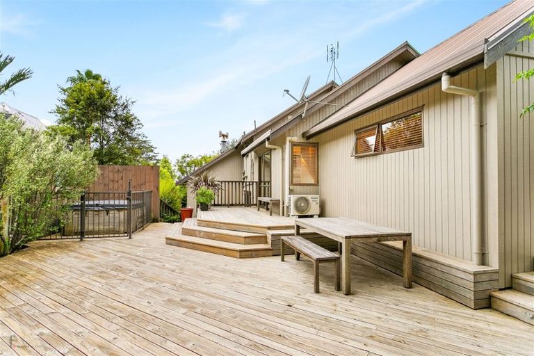 Photo of property in 24 Rimu Road, Oratia, Auckland, 0604