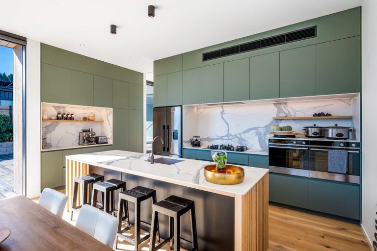 Photo of property in 6 Akitu Rise, Wanaka, 9305