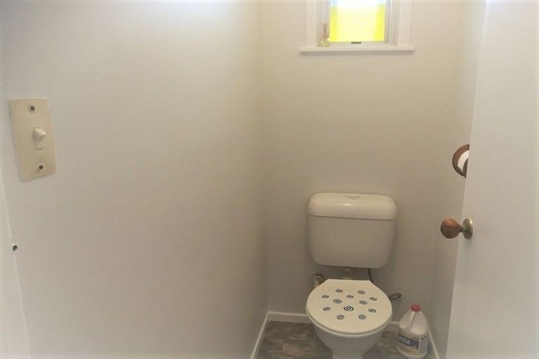 Photo of property in 16 Limmer Place, Browns Bay, Auckland, 0632