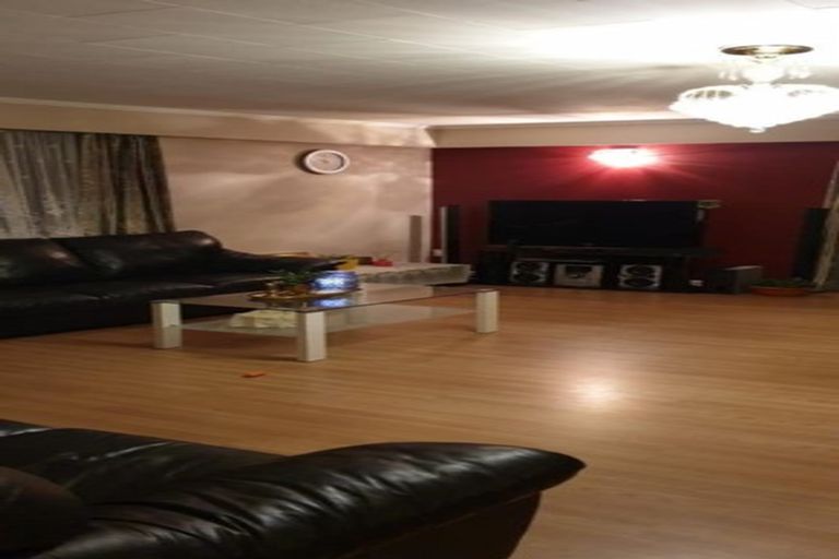 Photo of property in 2 Kelkirk Street, Kelston, Auckland, 0602