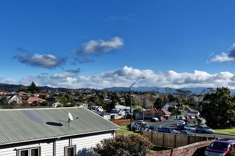 Photo of property in 3/2a Bowers Road, Glen Eden, Auckland, 0602