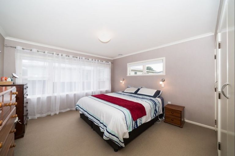 Photo of property in 10 Hartley Place, Awapuni, Palmerston North, 4412
