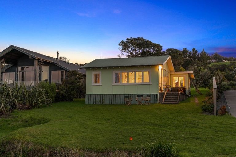 Photo of property in 52 Wairahi Road, Langs Beach, Waipu, 0582