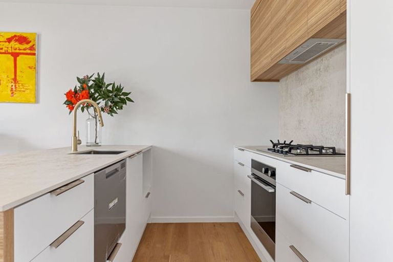 Photo of property in 8/2 Stewart Street, Raglan, 3225