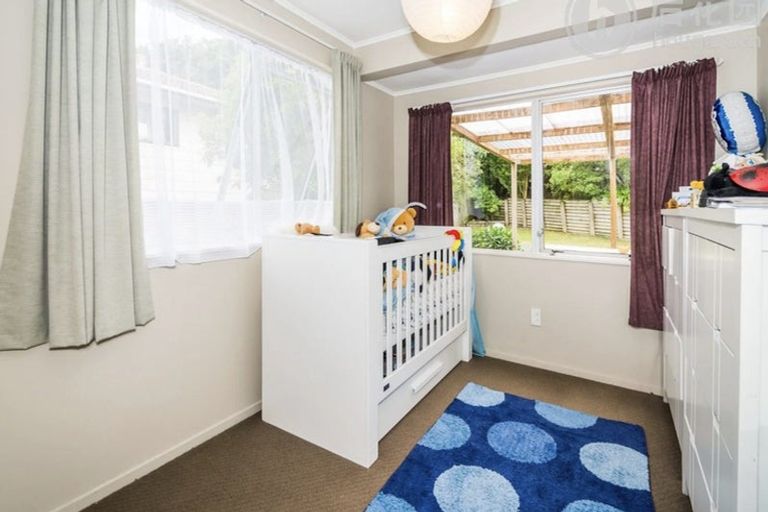 Photo of property in 27 Lambrown Drive, Totara Vale, Auckland, 0629