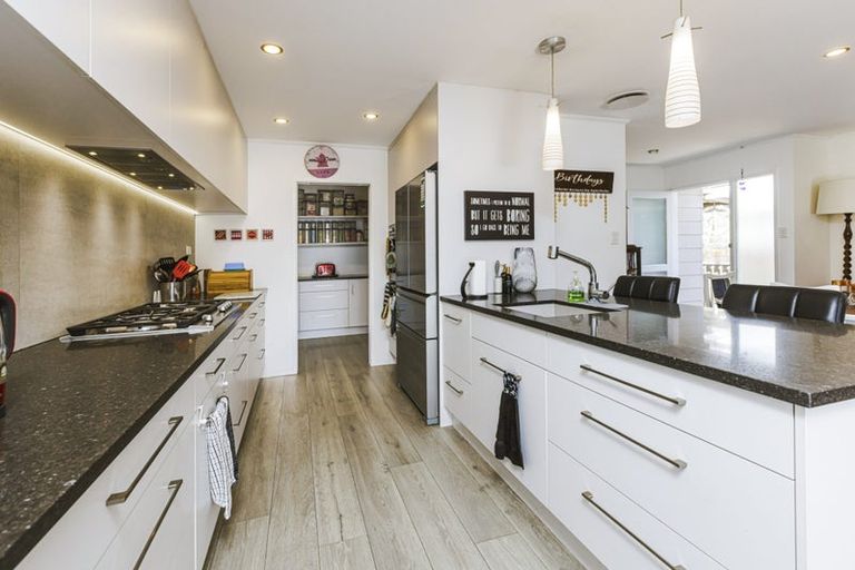 Photo of property in 4 Standish Place, Bayview, Auckland, 0629