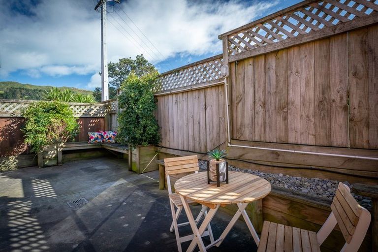 Photo of property in 2/49 Ranui Terrace, Tawa, Wellington, 5028