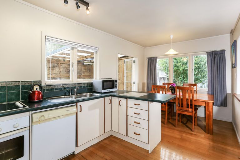 Photo of property in 4 Station Road, Pukekohe, 2120