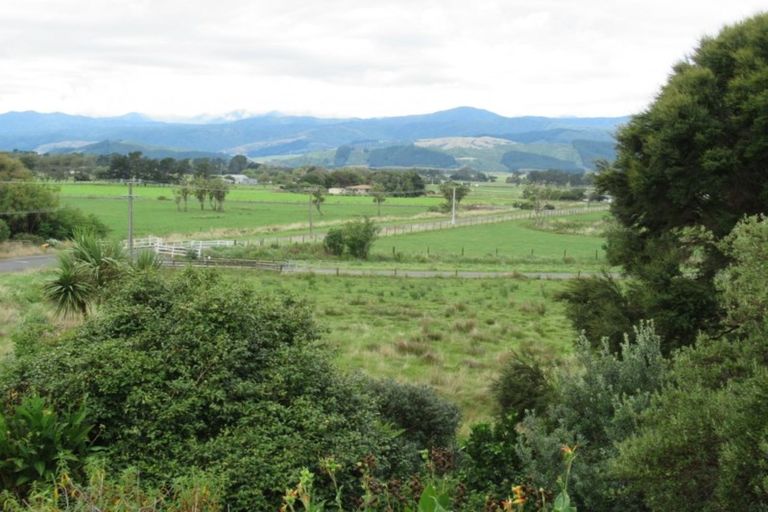 Photo of property in 451 Kuku Beach Road, Kuku, Levin, 5570