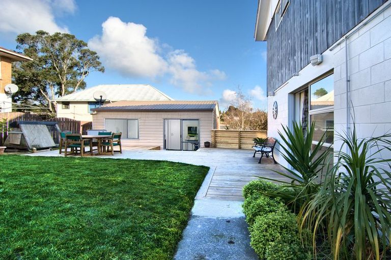 Photo of property in 3/2a Bowers Road, Glen Eden, Auckland, 0602
