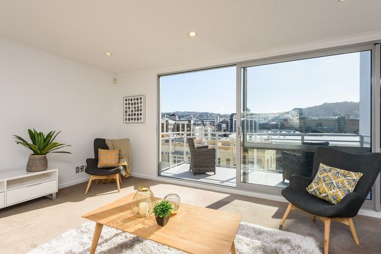 Photo of property in 9/15 Roxburgh Street, Mount Victoria, Wellington, 6011