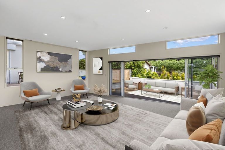 Photo of property in 10e Long Place, Frankleigh Park, New Plymouth, 4310