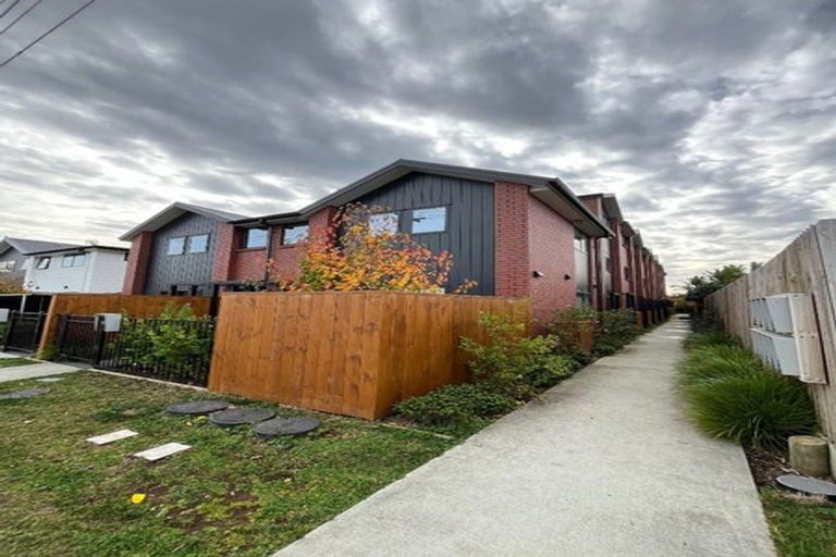 Photo of property in 1/19 Karamu Street, Te Atatu Peninsula, Auckland, 0610