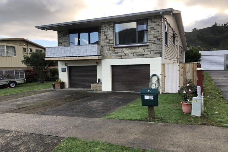 Photo of property in 6 Helvetia Grove, Naenae, Lower Hutt, 5011