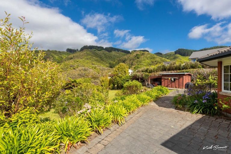 Photo of property in 5 Grace Nicholls Grove, Riverstone Terraces, Upper Hutt, 5018