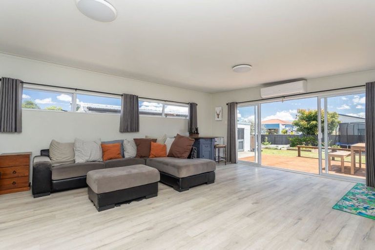 Photo of property in 64 Allardice Street, Dannevirke, 4930