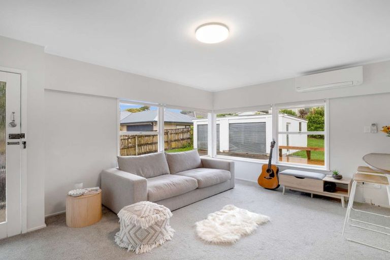 Photo of property in 2/8 Wykeham Place, Glenfield, Auckland, 0629