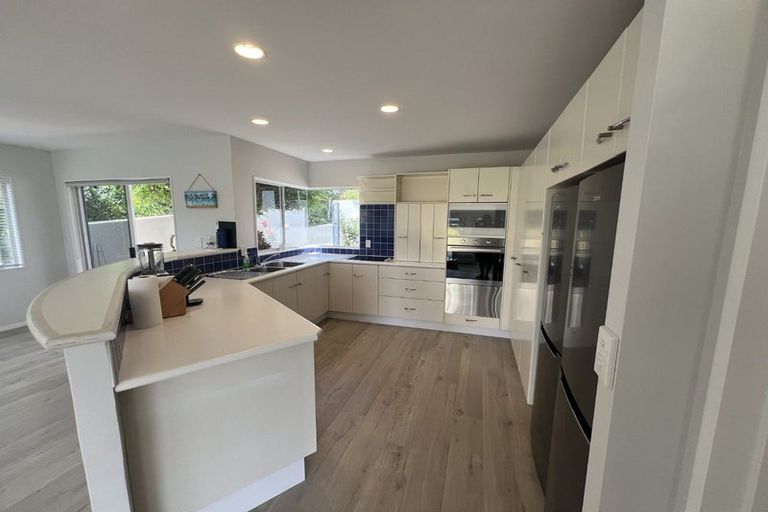 Photo of property in 17a Beach Road, Manly, Whangaparaoa, 0930