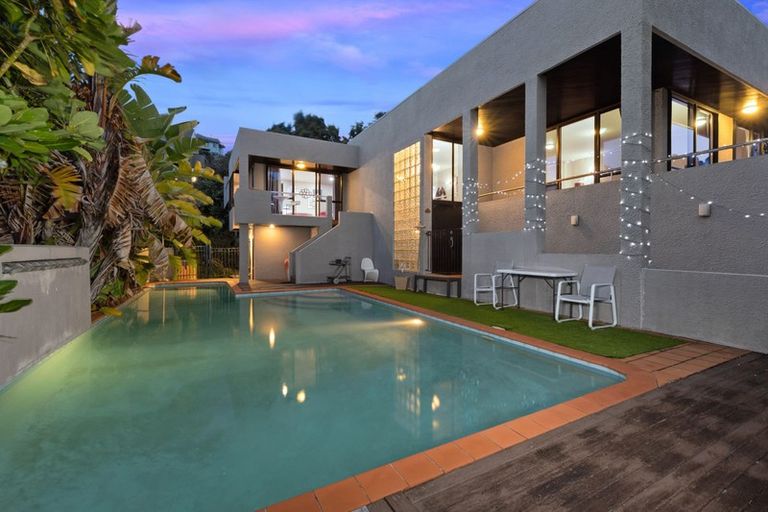 Photo of property in 28 Penguin Drive, Murrays Bay, Auckland, 0630