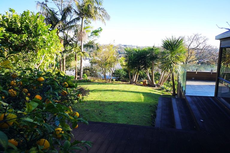 Photo of property in 62 Newhaven Terrace, Mairangi Bay, Auckland, 0630