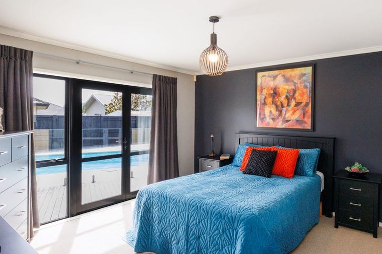 Photo of property in 38 Johnstone Drive, Fitzherbert, Palmerston North, 4410