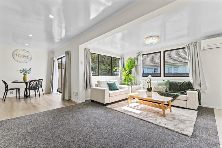 Photo of property in 1/128 Clevedon Road, Papakura, 2110