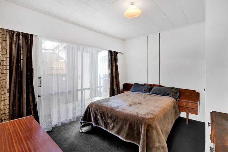 Photo of property in 28a Simons Street, Moturoa, New Plymouth, 4310