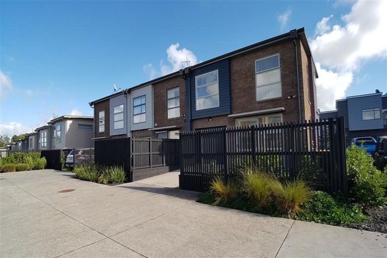 Photo of property in 17 Mollusc Road, Hobsonville, Auckland, 0616