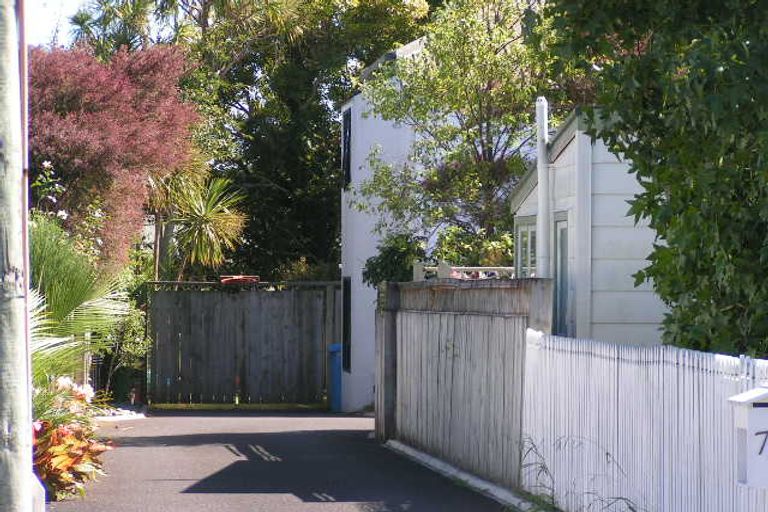 Photo of property in 1/7 Vincent Road, Northcote Point, Auckland, 0627