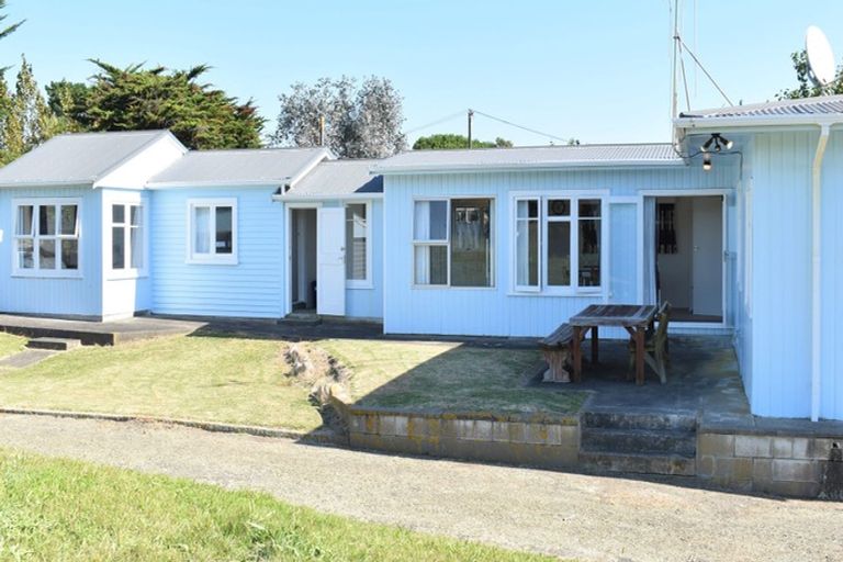 Photo of property in 17 Drake Street, Waikawa Beach, Manakau, 5573