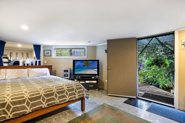 Photo of property in 2b Collingwood Road, Waiuku, 2123