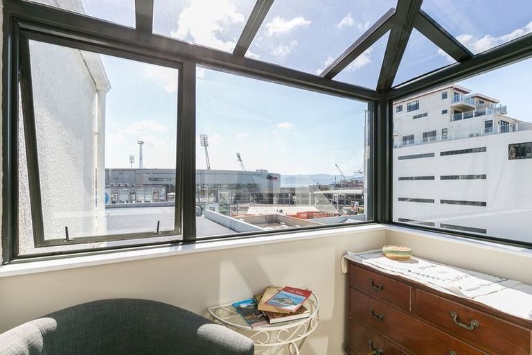 Photo of property in 16j Hobson Street, Thorndon, Wellington, 6011