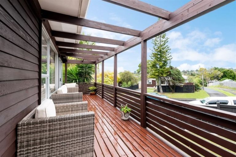 Photo of property in 47 Lantana Road, Green Bay, Auckland, 0604