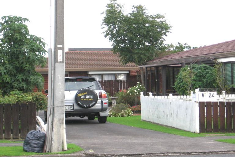 Photo of property in 24 Sturges Road, Henderson, Auckland, 0612
