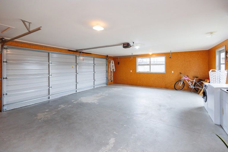 Photo of property in 46 Rosalie Terrace, Kelvin Grove, Palmerston North, 4414