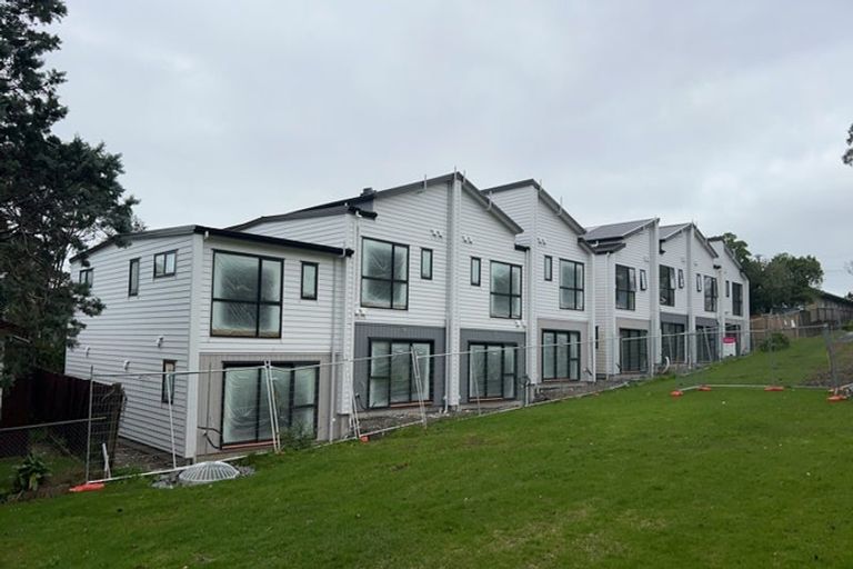 Photo of property in 5/30a Tirimoana Road, Te Atatu South, Auckland, 0602