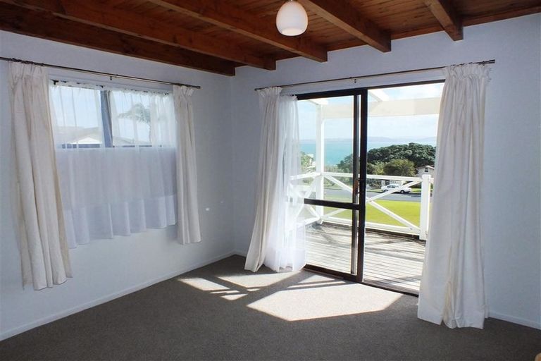 Photo of property in 2/43 Pacific Parade, Army Bay, Whangaparaoa, 0930
