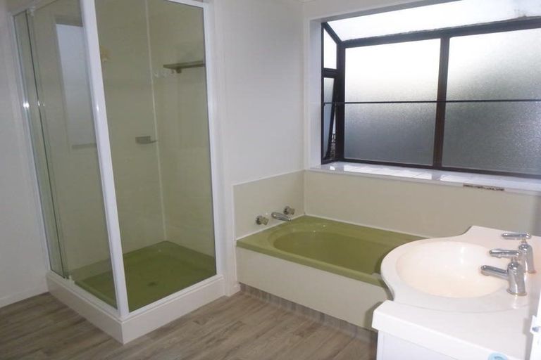 Photo of property in 12 Sumich Place, West Harbour, Auckland, 0618