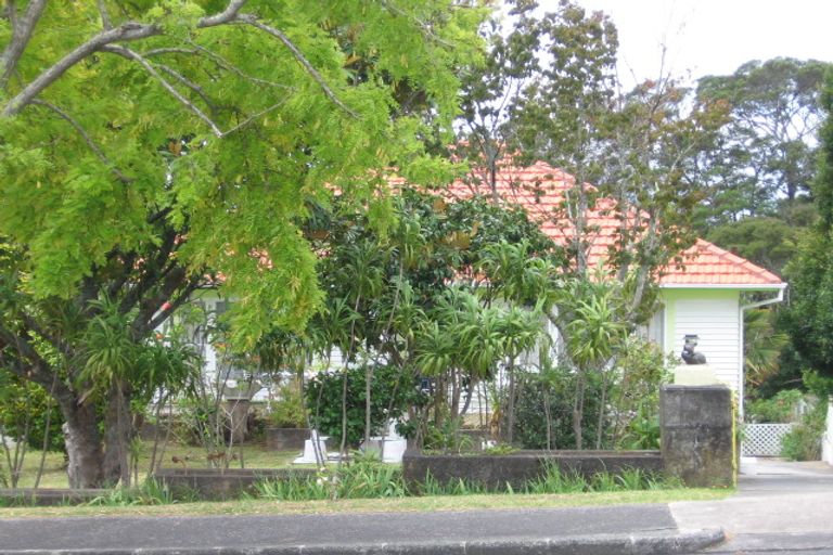 Photo of property in 317 Rangatira Road, Beach Haven, Auckland, 0626