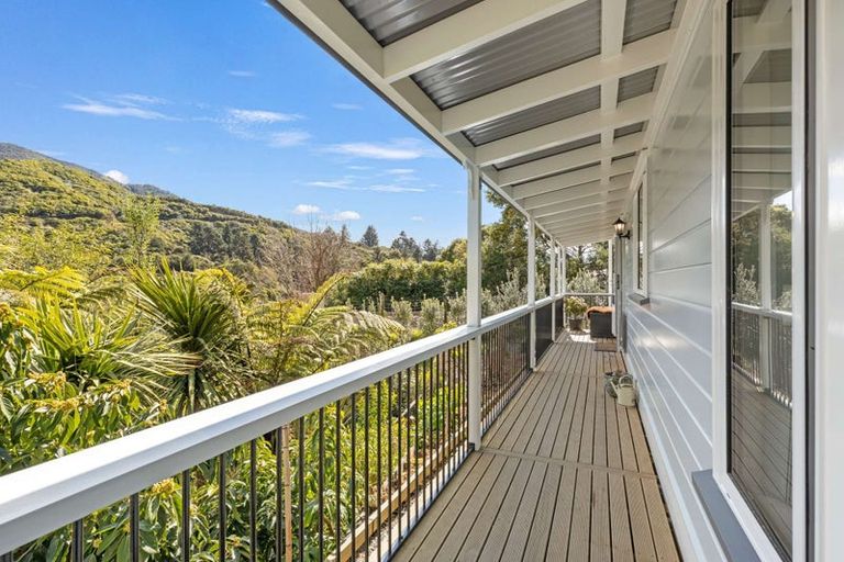 Photo of property in 16 Angle Street, Picton, 7220