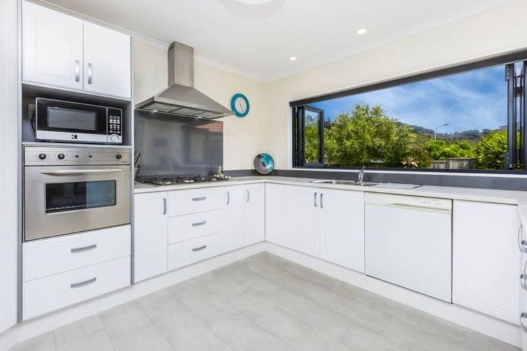 Photo of property in 12 Betty Watt Grove, Riverstone Terraces, Upper Hutt, 5018