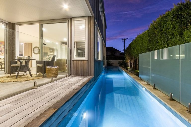 Photo of property in 21 Ocean View Road, Milford, Auckland, 0620