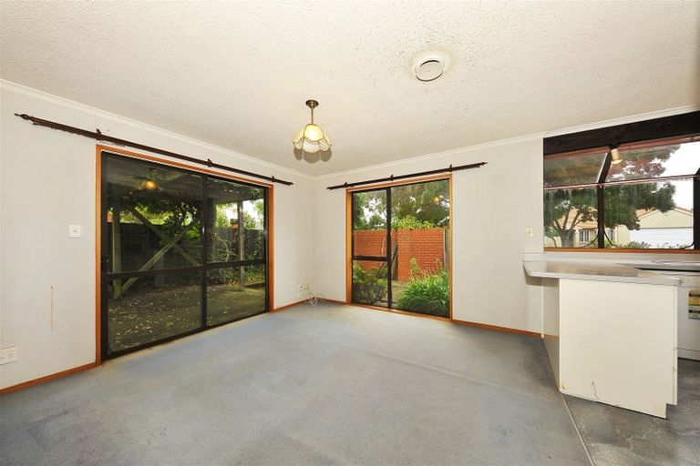 Photo of property in 52 Apsley Drive, Avonhead, Christchurch, 8042