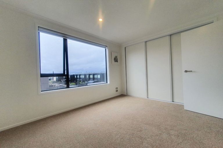 Photo of property in 18 Hobsonville Point Road, Hobsonville, Auckland, 0616