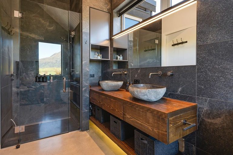 Photo of property in 92 Threepwood Road, Lake Hayes, Queenstown, 9371