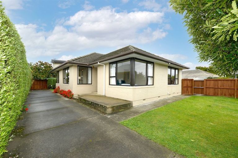 Photo of property in 156 Avonhead Road, Avonhead, Christchurch, 8042